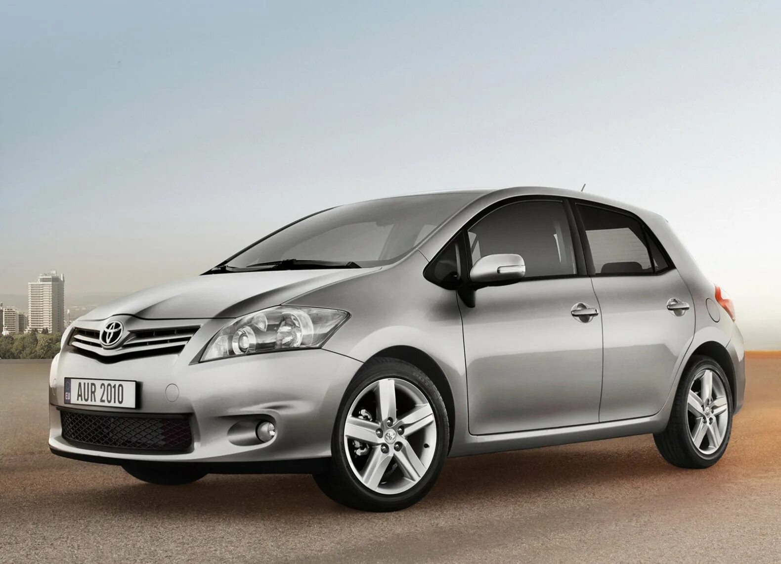 Toyota auris 1.6. Шевроле аурис. Фара Тойота аурис 2007.