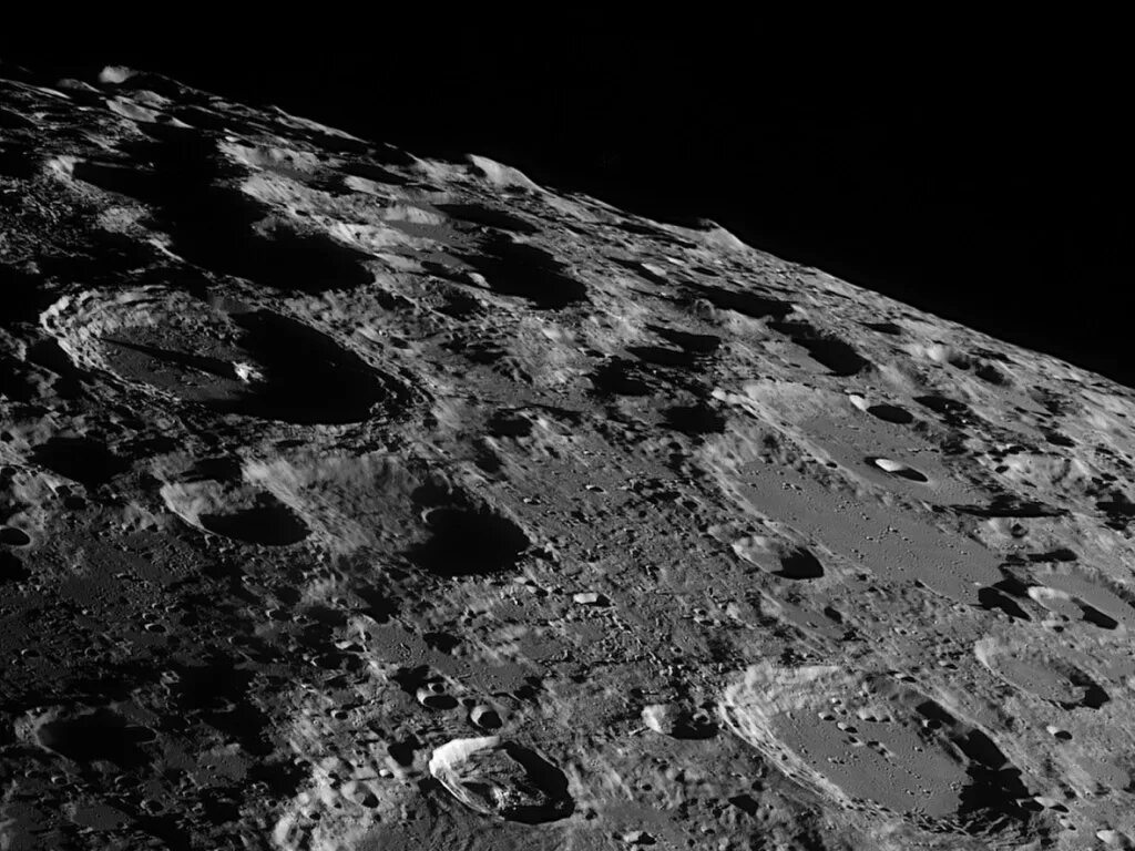 Снимки Луны. Луна вид из космоса. Снимки Луны высокого разрешения. Поверхность Луны.