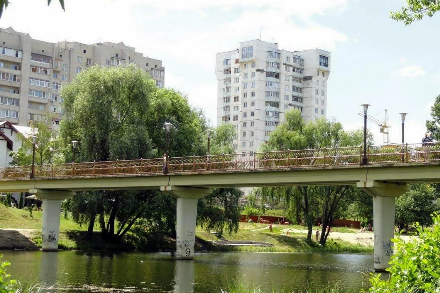 Сумы украина сегодня. Сумы город. Сума город Украины. Сумы мост. Пешеходный мост Сумы.