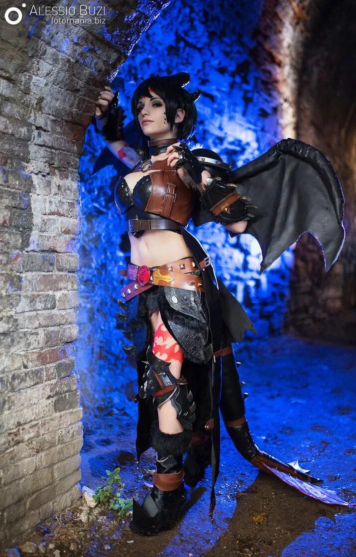 Dragon cosplay. Алисия драгон косплей. Дракон косплей. Девушка дракон косплей. Дракон образ косплей.