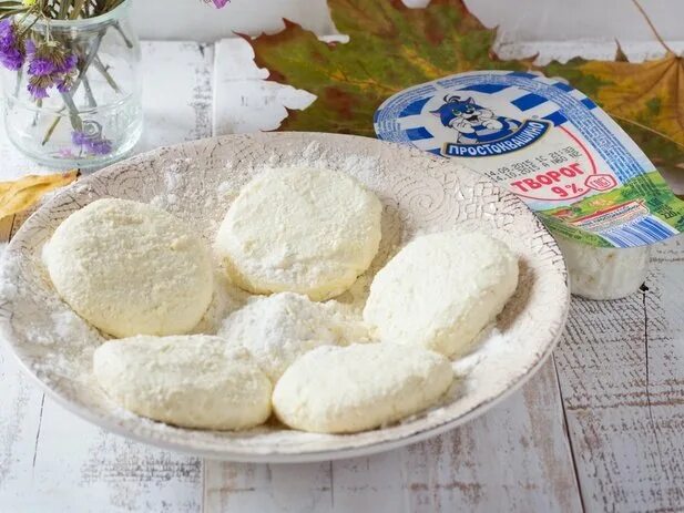 Обваливать ли сырники в муке. Сырники. мука для сырников. творог для сырников. тесто для сырников.