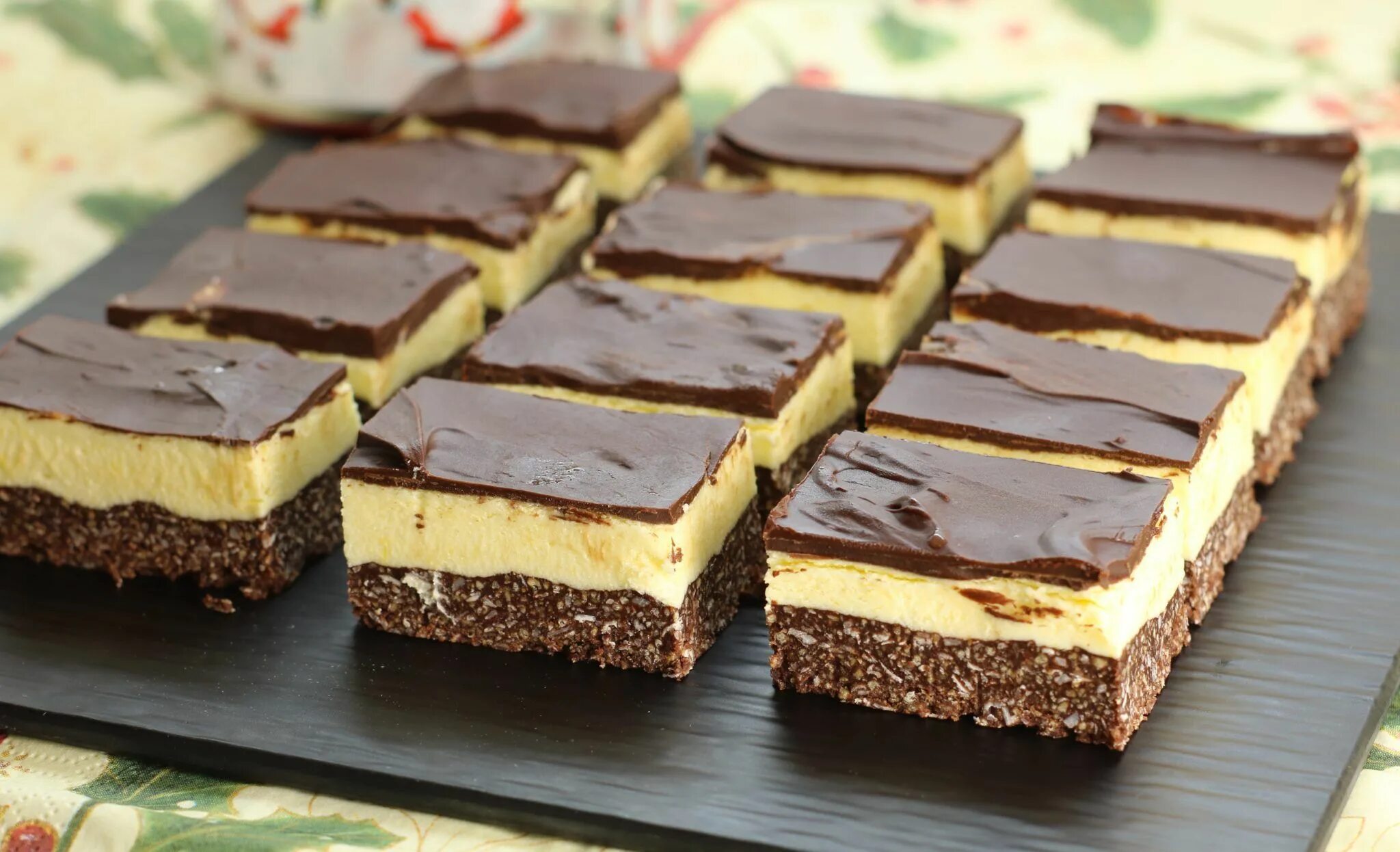 Нанаимо десерт канадский. Батончики Нанаймо Канада. Nanaimo Bars. Канадские батончики «Нанаимо». Пирожные без масла