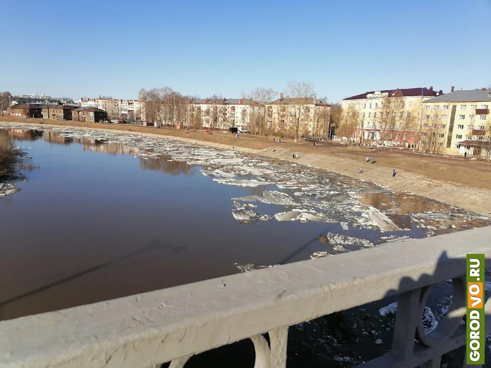 Ледоход в вологодской области. Река Вологда вскрылась 2022. Половодье Вологда. Паводок в Тотьме. Вологодский климат.