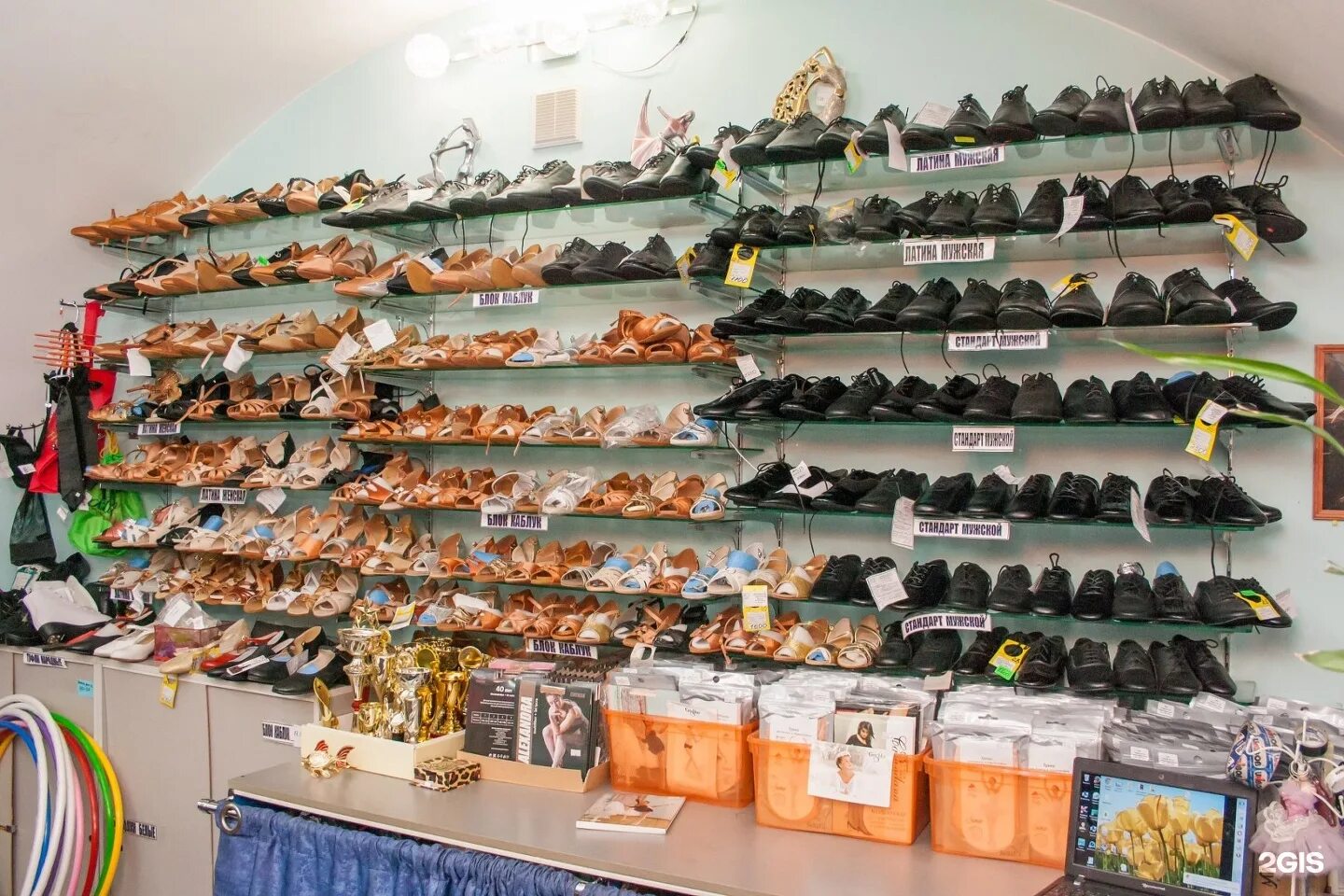 магазин бальной одежды. магазин спортивно бальной одежды. танце вывеска на магазине. магазин танцующие. магазин танцевальной одежды.