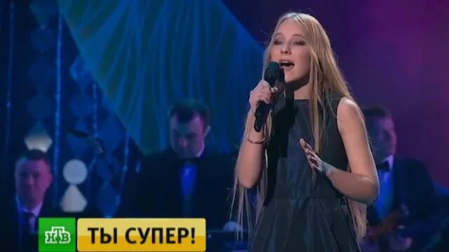 Девушка поет в голосе. Ты супер лучшие выступления. Ты супер лучшие выступления. Шоу голос диана анкудинова. Нтв ты супер жестокая любовь жюри поет.