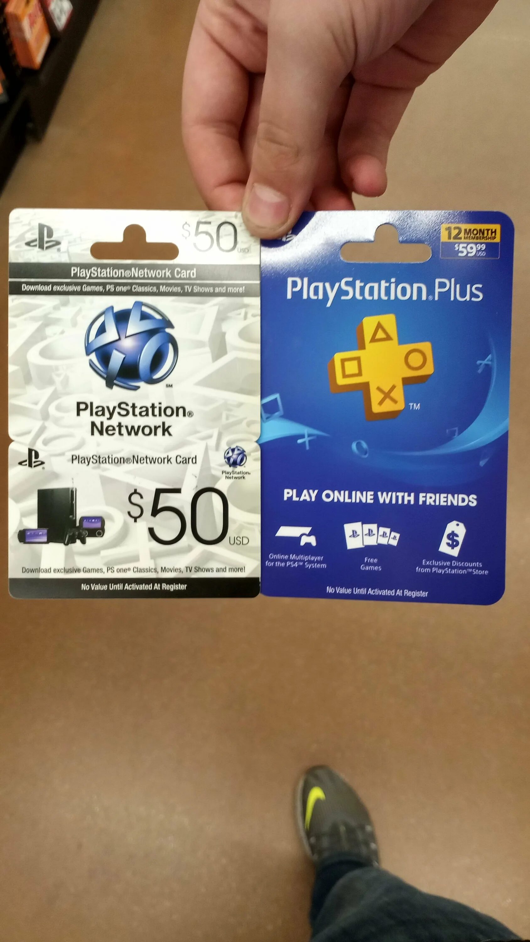 Playstation network регистрация на ps5. PS Plus Card. PLAYSTATION Plus обложка. PLAYSTATION Plus Extra. Диск PLAYSTATION Plus.