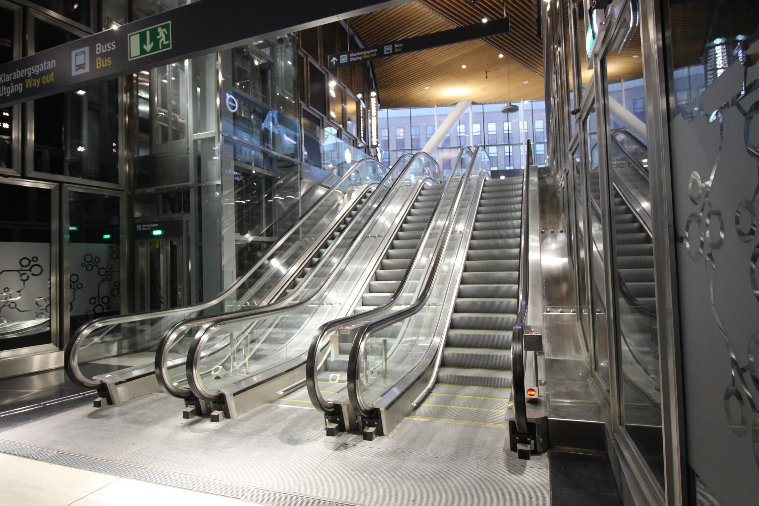Лифт в метрополитене. Эскалатор. T Centralen эскалатор. Эскалатор в будущем. Наклонный лифт в Стокгольмском метрополитене,.