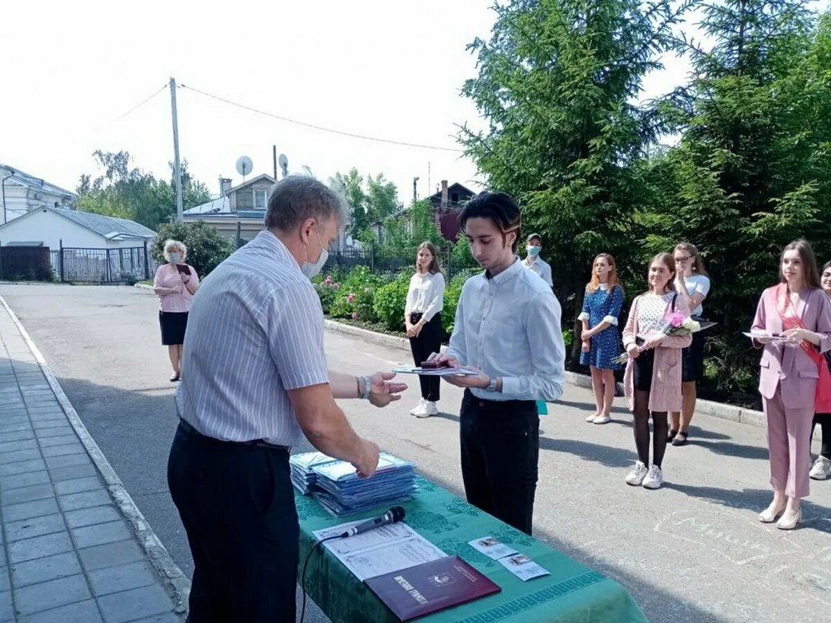 Сдал егэ на 400. Дмитрий ломсадзе кострома. дмитрий ломсадзе 400 баллов. дмитрий ломсадзе егэ. дмитрий савичев 400 баллов.
