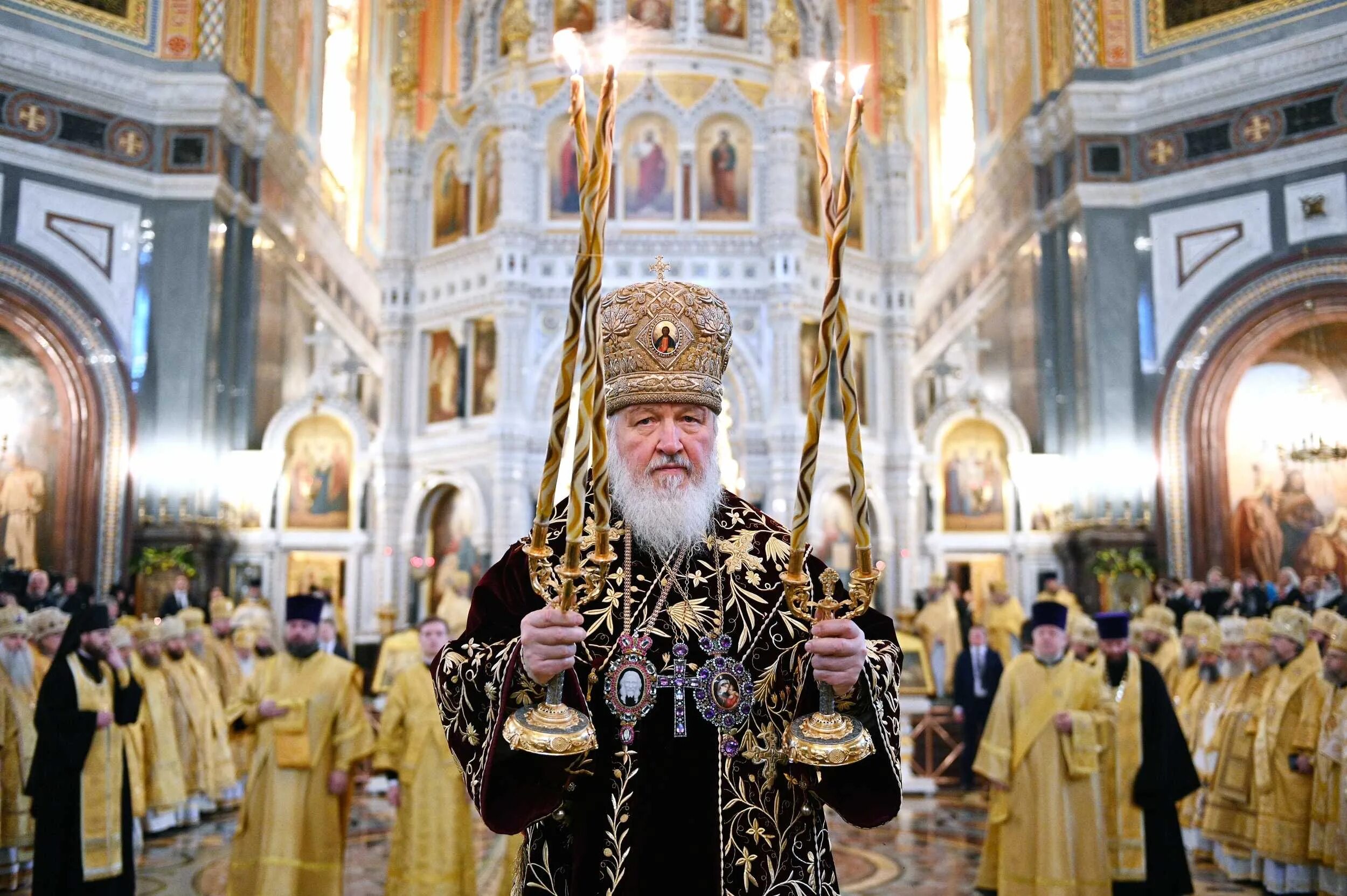 В каком храме служит патриарх. Святейший патриарх кирилл. Патриарх на службе в храме христа спасителя. Патриарх кирилл 2020. Служба патриарха кирилла в храме христа спасителя.