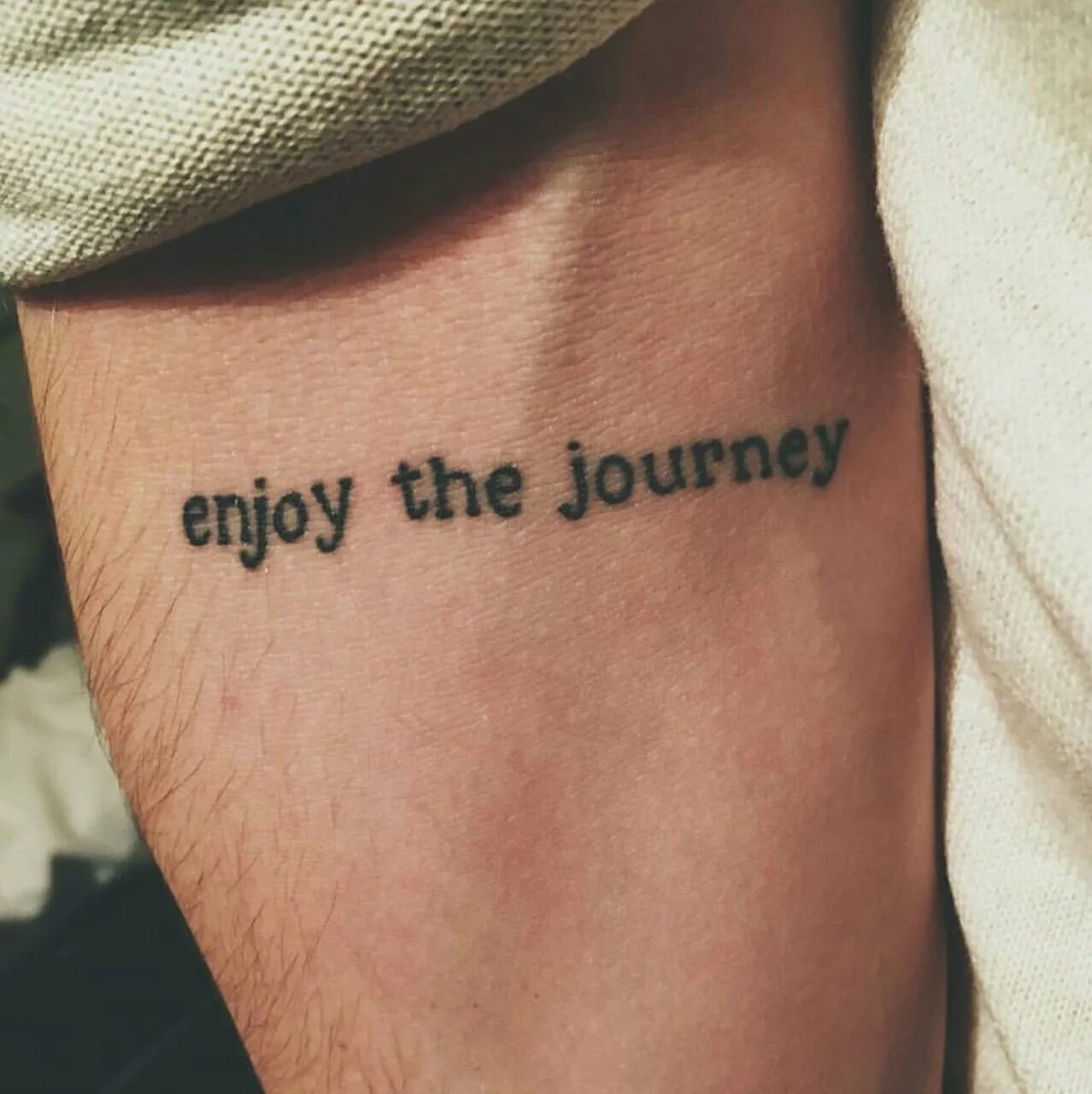 Enjoy most everything. Тату надписи enjoy. enjoy every moment татуировка. тату надпись enjoy every moment. наслаждайся тату.