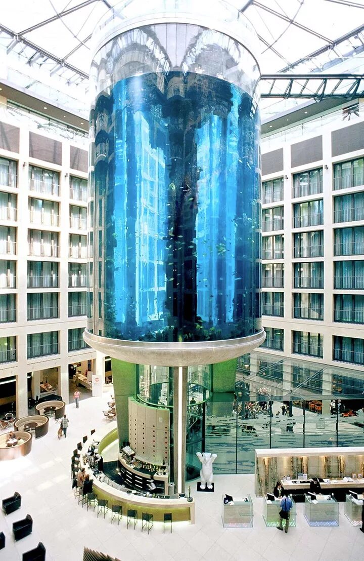 берлин рэдиссон аквадом. аквариум в берлине aquadom. лифт аквадом берлин. огромный лифт. берлин рэдиссон аквадом.