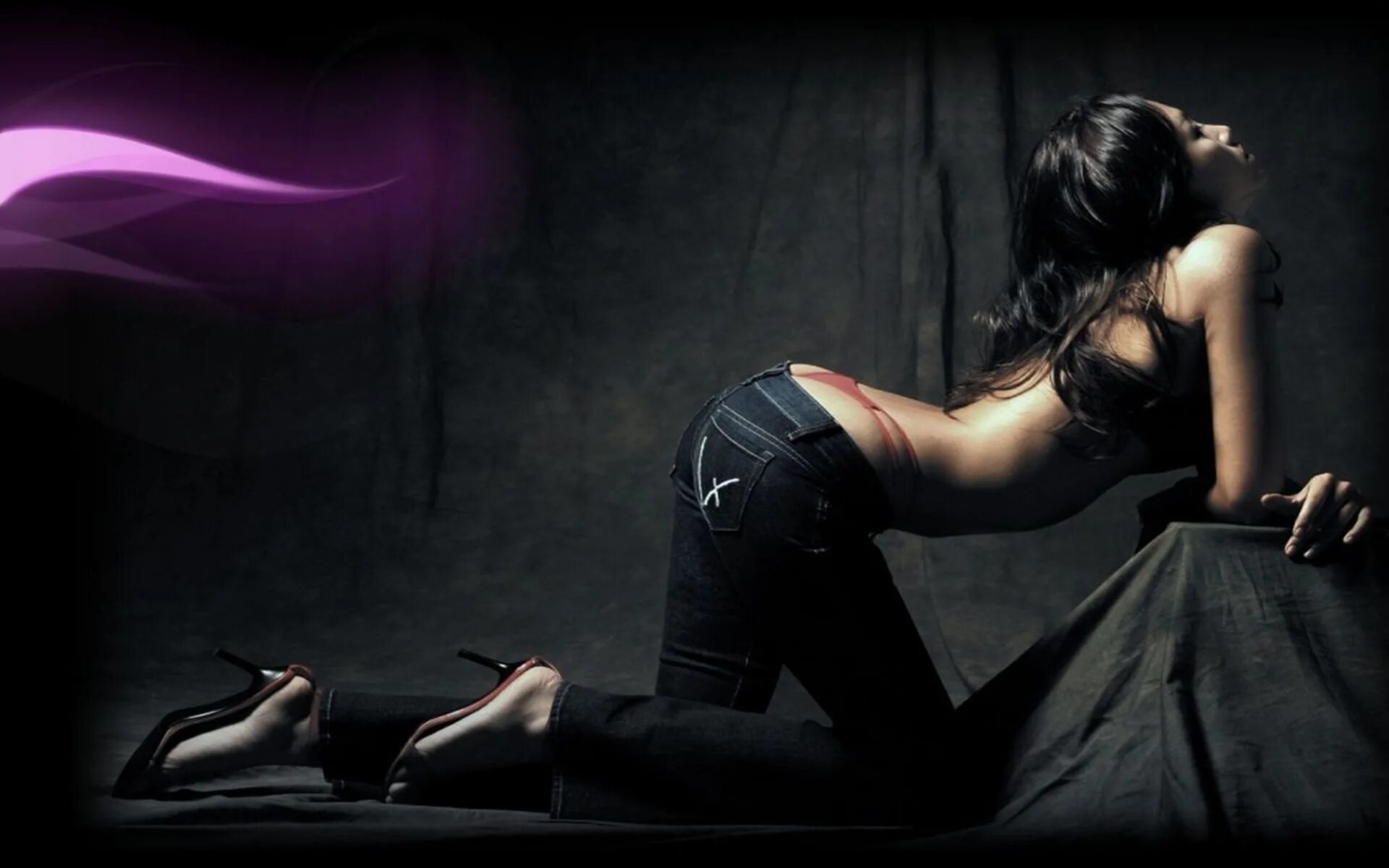 Современные танцы девушка. Девушка в топике танцует. Фон танцы. Балерина танцует. Красивая девушка танцует.