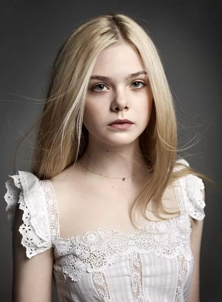 Young fan. Эль Фаннинг. Эль Фаннинг elle Fanning. Эль Фаннинг в 11 лет. Эль Фаннинг и Дакота Фаннинг.