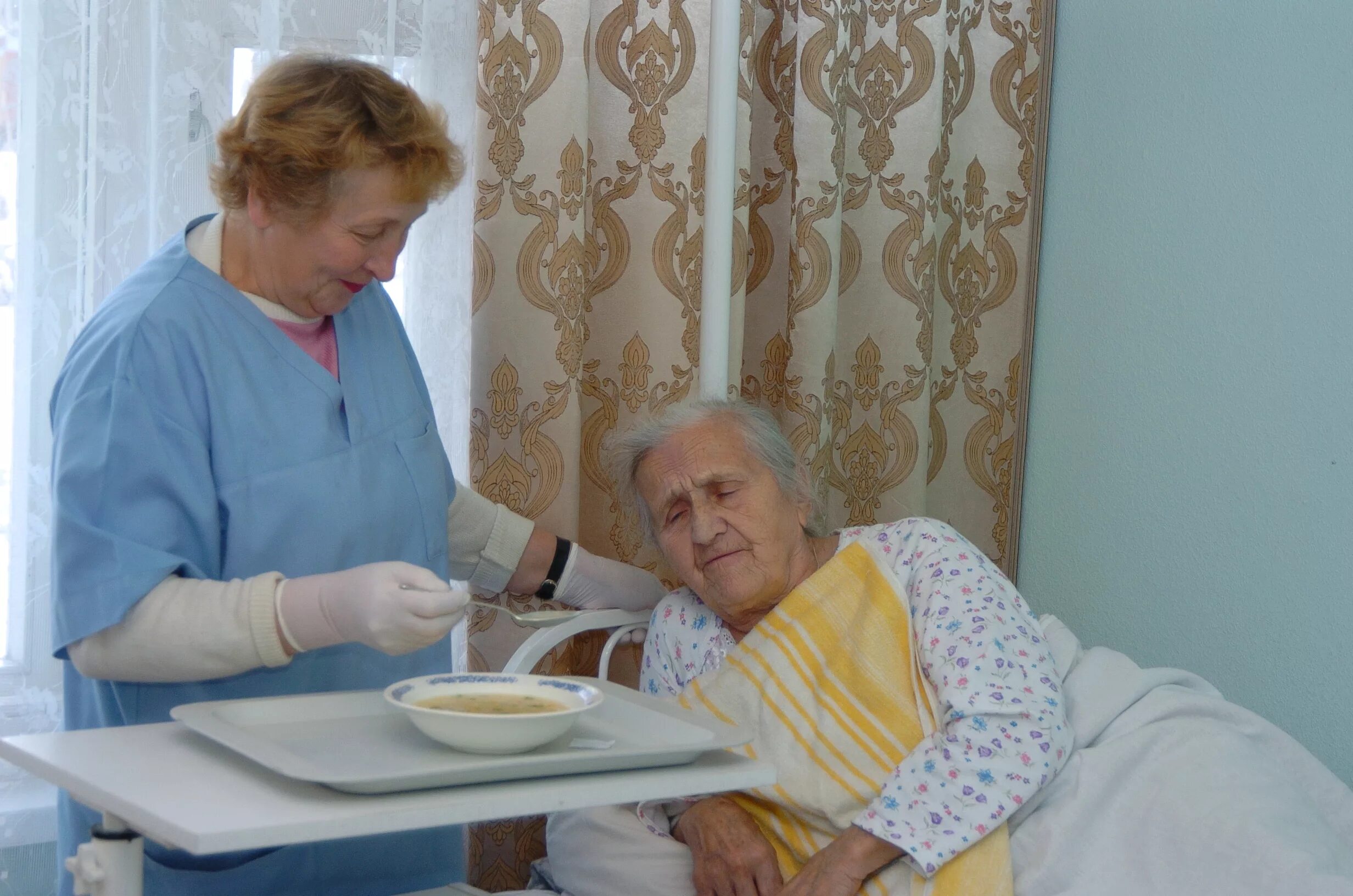 Социальные услуги в стационаре. Стационар для пожилых. пожилые люди в стационаре. сиделка в больницу. дом престарелых для лежачих.