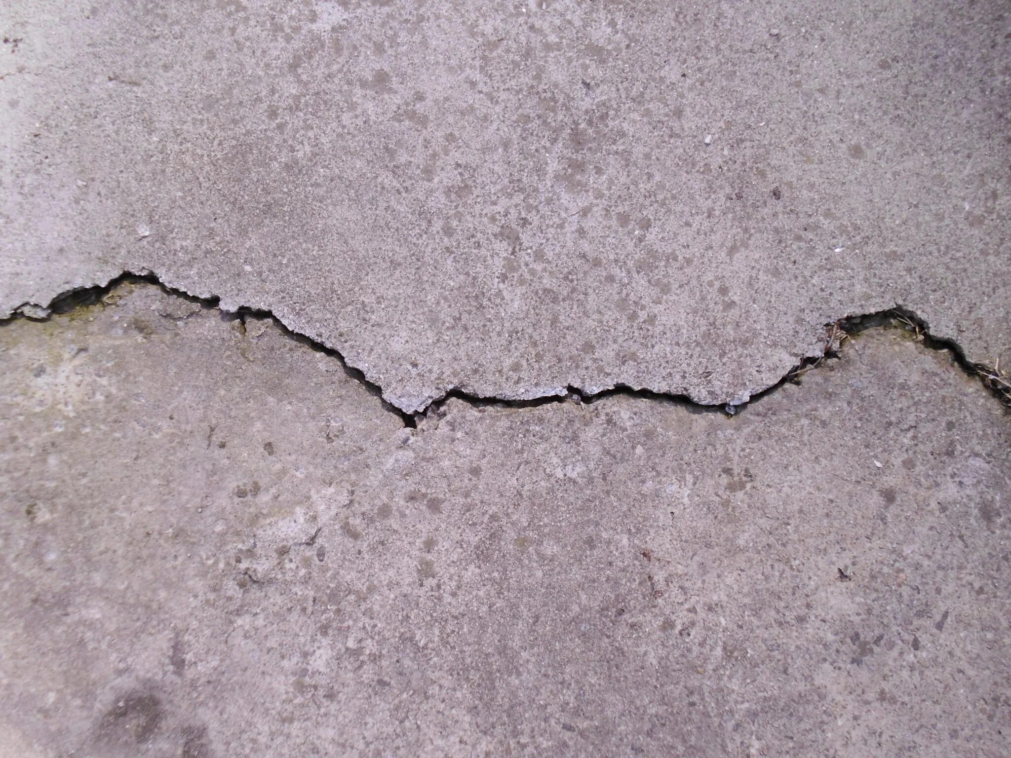 Наличие трещин. Трещина. Трещины в бетоне. Растрескивание бетона. Трещины на Камне.