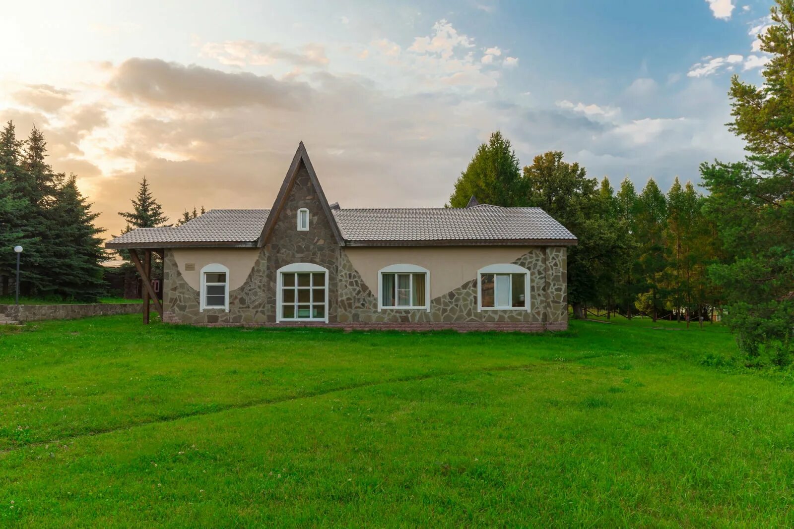 Шикарная загородная, резиденция в сша. Фореста фестиваль парк санаторная ул. Фореста симферопольское шоссе. Парк отель фореста чеховский район. Белая дача яркое приозерск.