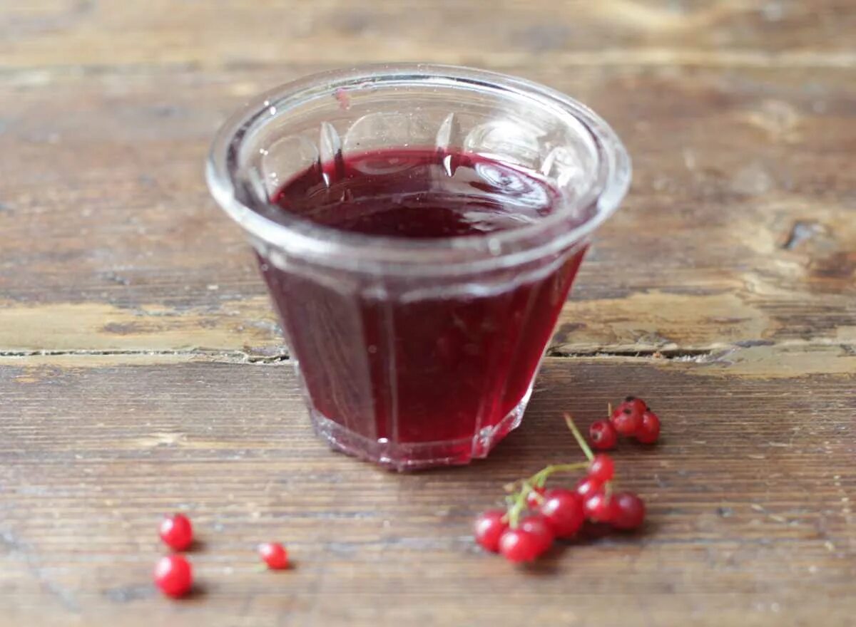 Кисель из варенья. Кисель смородиновый. Кисель из смородины рецепт. Ягодный кисель. Кисель из смородины рецепт.