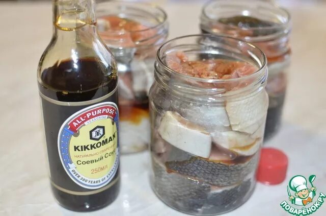 Консерв горбуши рецепты. Горбуша консервы. консерва из горбуши на зиму. горбуша консервы с луком. домашние консервы из горбуши в собственном соку.