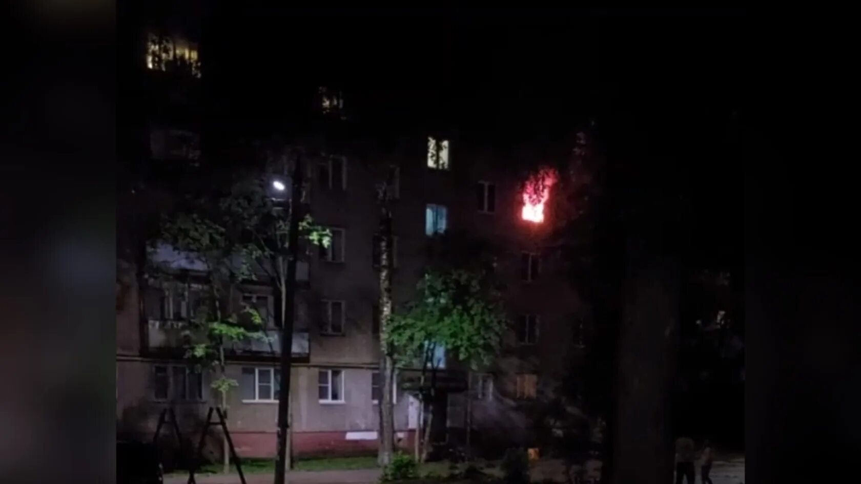 Москва из окна. Мужик выпрыгнул из окна. В саранске выбросилась из окна девушка. Из окна больницы. Пациент выпал из окна больницы.