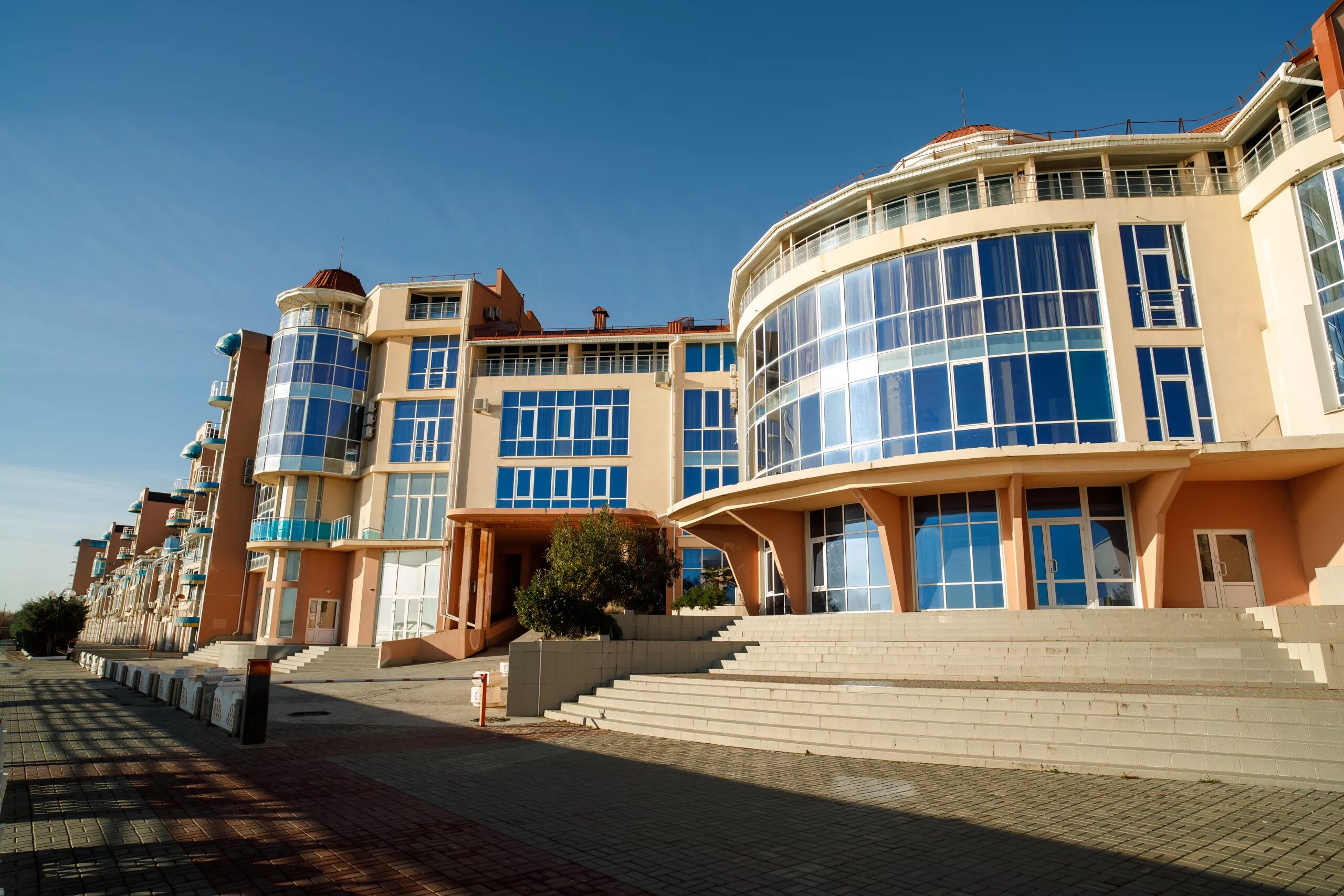 Лазурная работает. Лазурная работает. Энгельс торговый центр лазурный. Лазурная 30 новосибирск. Лазурная спа сочи.