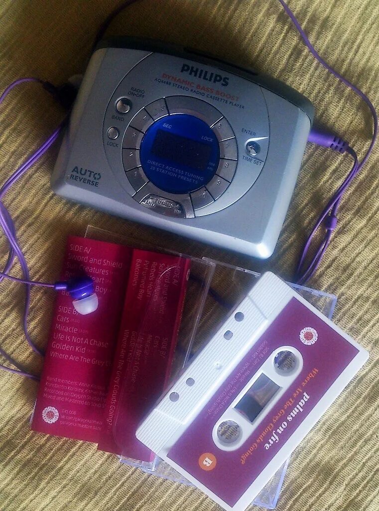 Плеер 2024 года. Аудиоплеер Филипс кассетный. Philips кассетный плеер 2007. Кассетный плеер Philips aq 52. Аудиоплеер Ace кассетный.