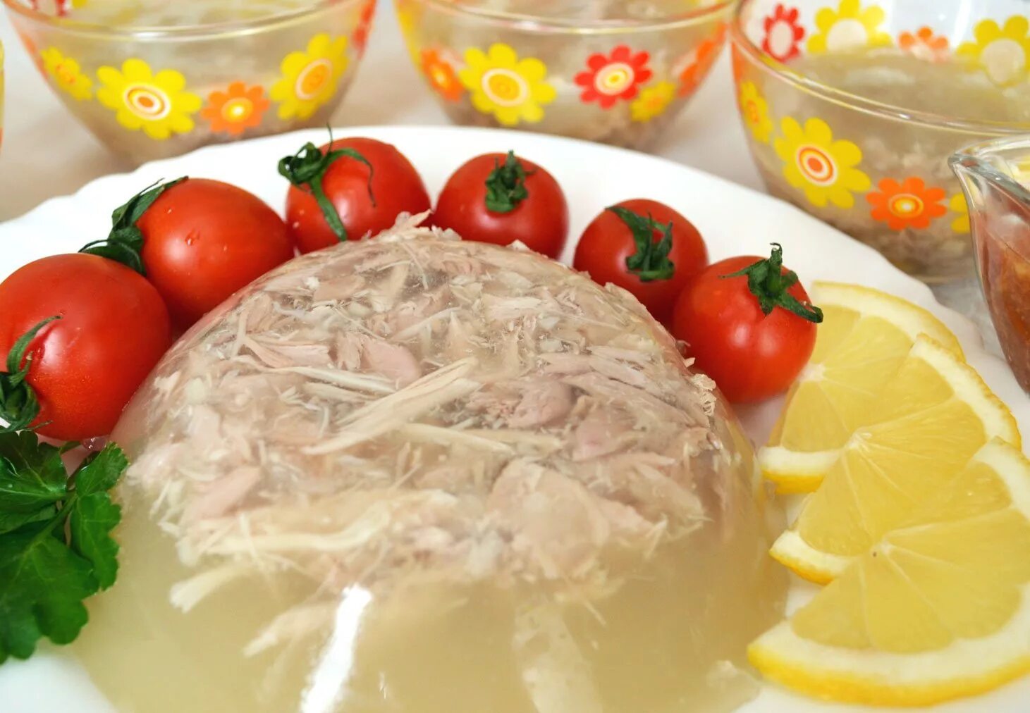Как варить холодец из курицы рецепт. Холодец. холодец из индейки. холодец из индейки с желатином. холодец классический.