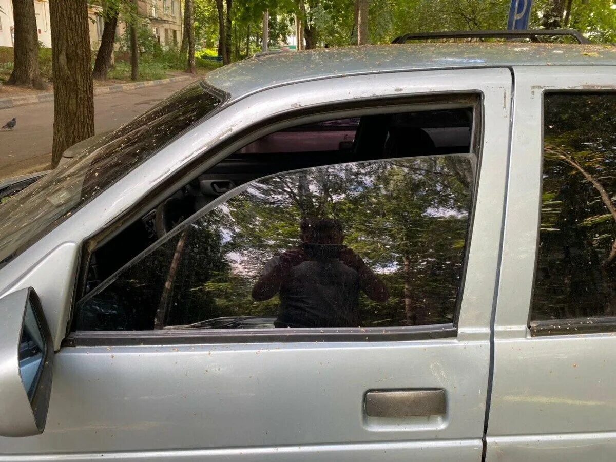 Почему запрещена тонировка. Тонировка передних стекол Газель. Тонированный авто человек внутри. Машины тонированные окна занижены штраф.