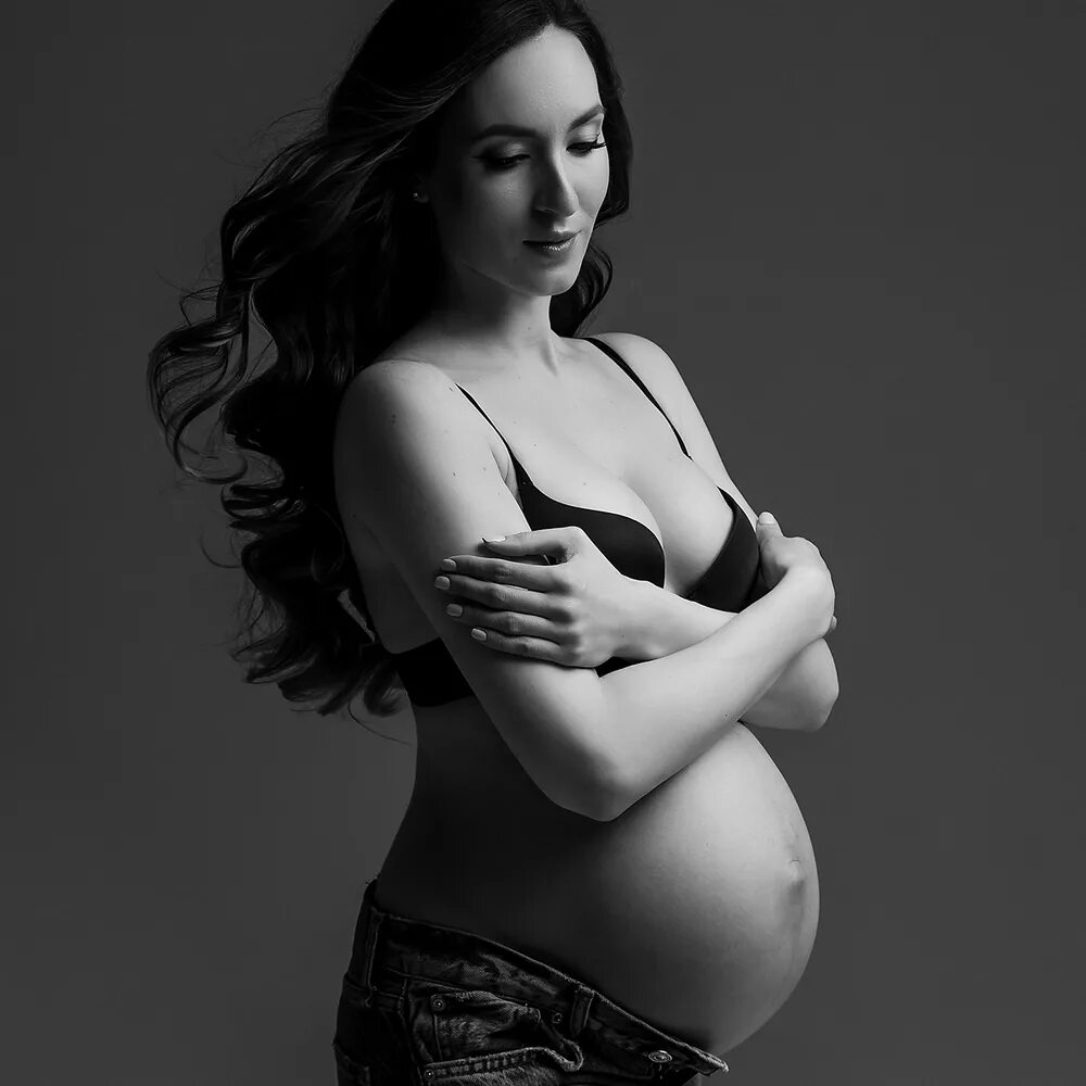 Фотограф беременность. Фотосессия беременных. Беременные фотосессии. Студийная фотосессия для беременных. Модные фотосессии беременных.