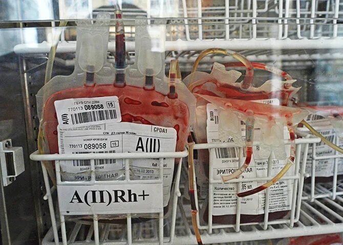 Пакет с кровью для переливания. Пакетик донорской крови.