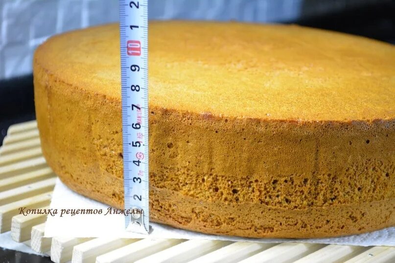Высота бисквита для торта. Диаметр бисквита на торт. Бисквит для торта диаметр 26 см. Бисквит для диаметра 30 см. Какую нужно форму для бисквита