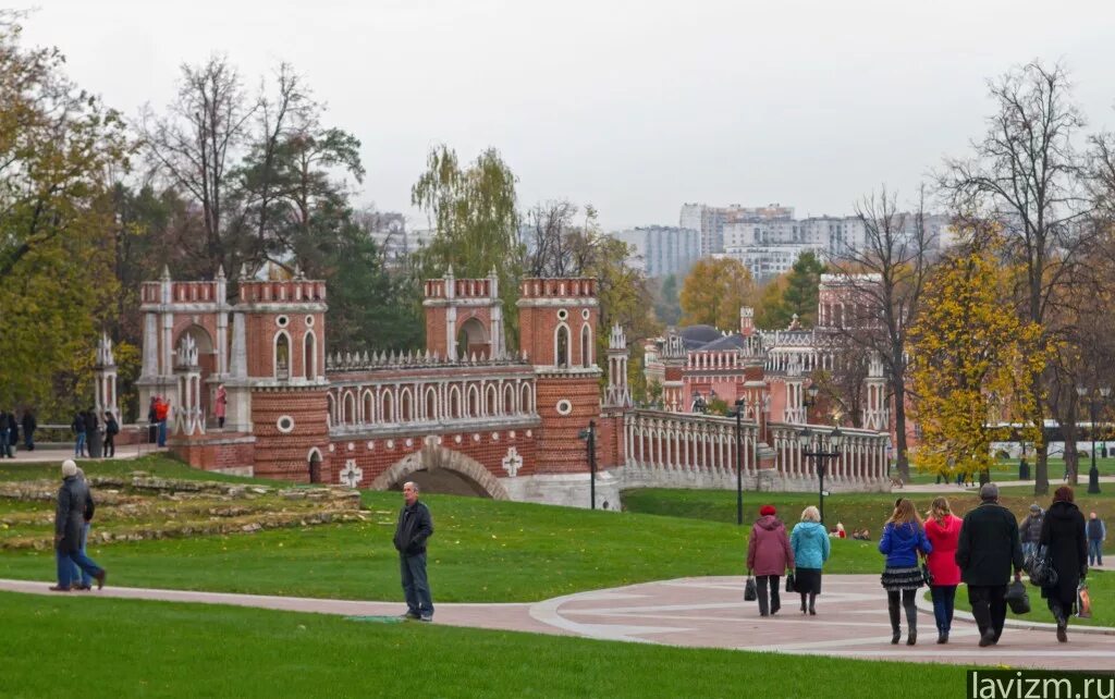 Царицыно луч. Ансамбль Царицыно Баженов. Баженов мост Царицыно. Фигурный мост Баженов в.и Царицыно. Царицыно музей-заповедник фигурный мост.