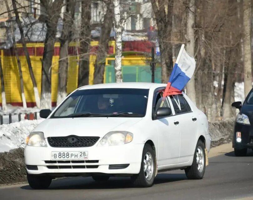 Автомобили белогорск амурская область. Автопробег Белогорск. Белогорский автопробег до администрации. Поддержка автопробег Зет. Белогорск фото с машины.