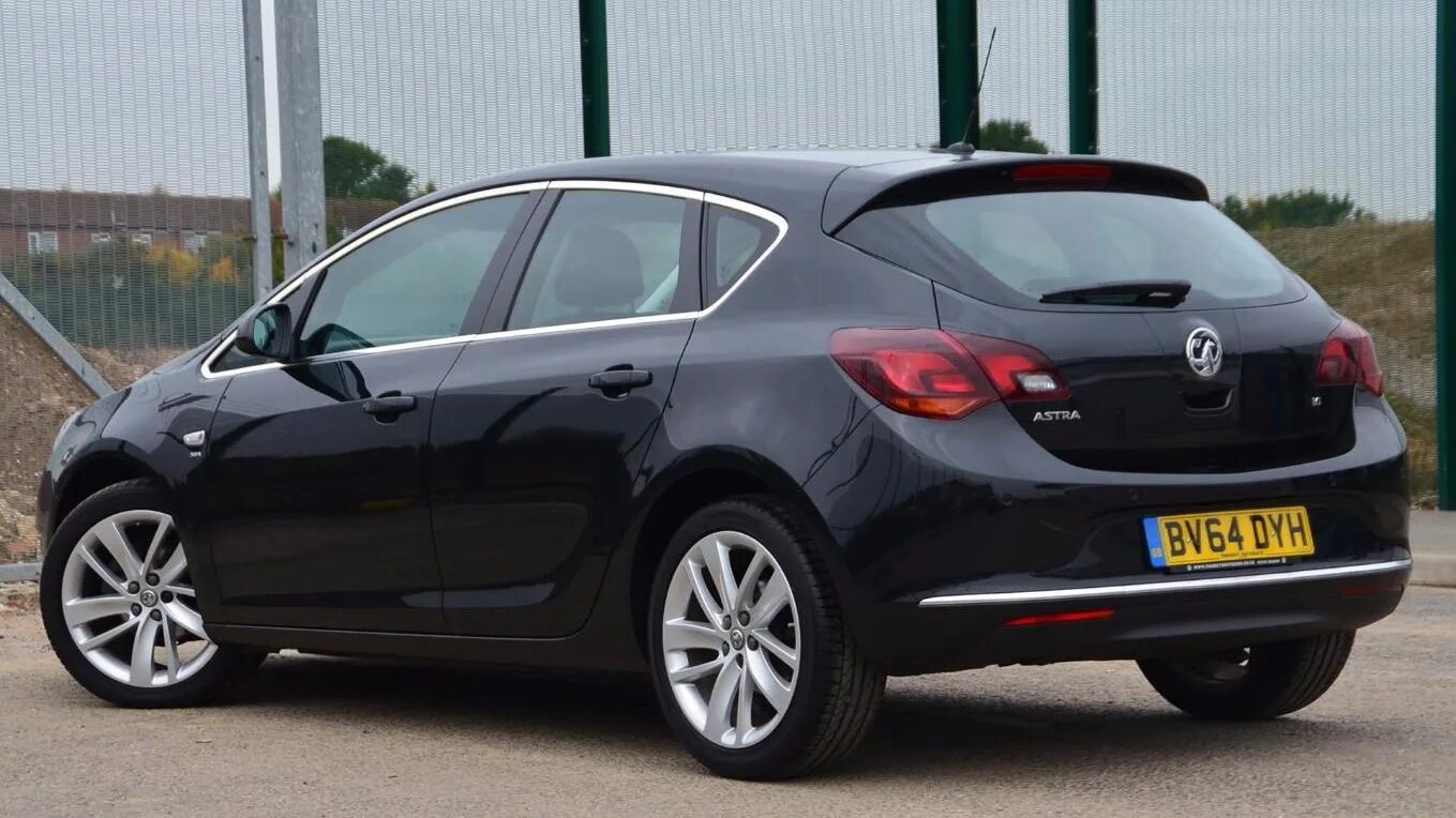 Купить опель j хэтчбек. Opel Astra j 2015.