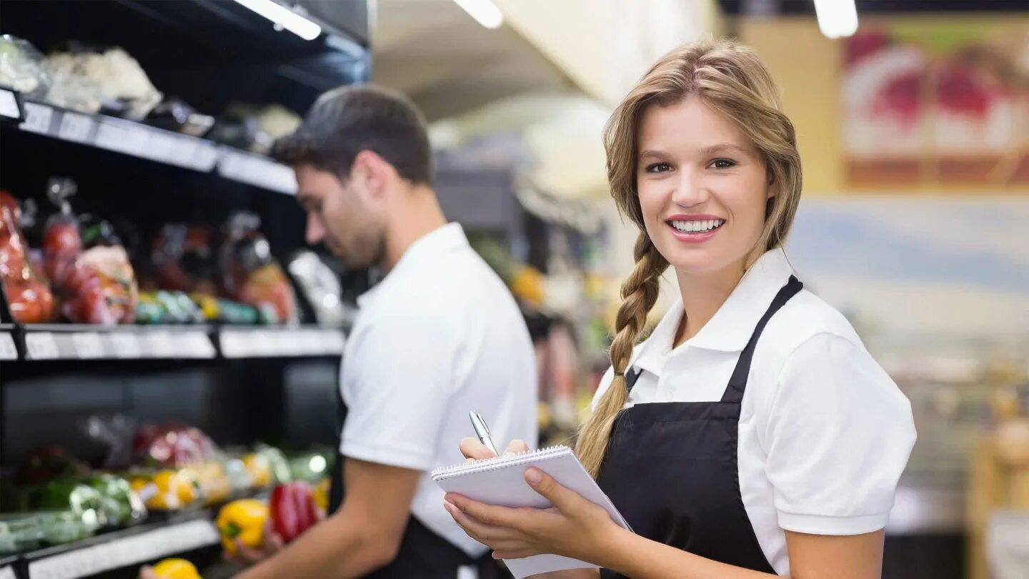 продавщица в магазине. продавщица мужской одежды. одежда и обувь волгоград. красивая продавщица. продавец одежды волгоград.