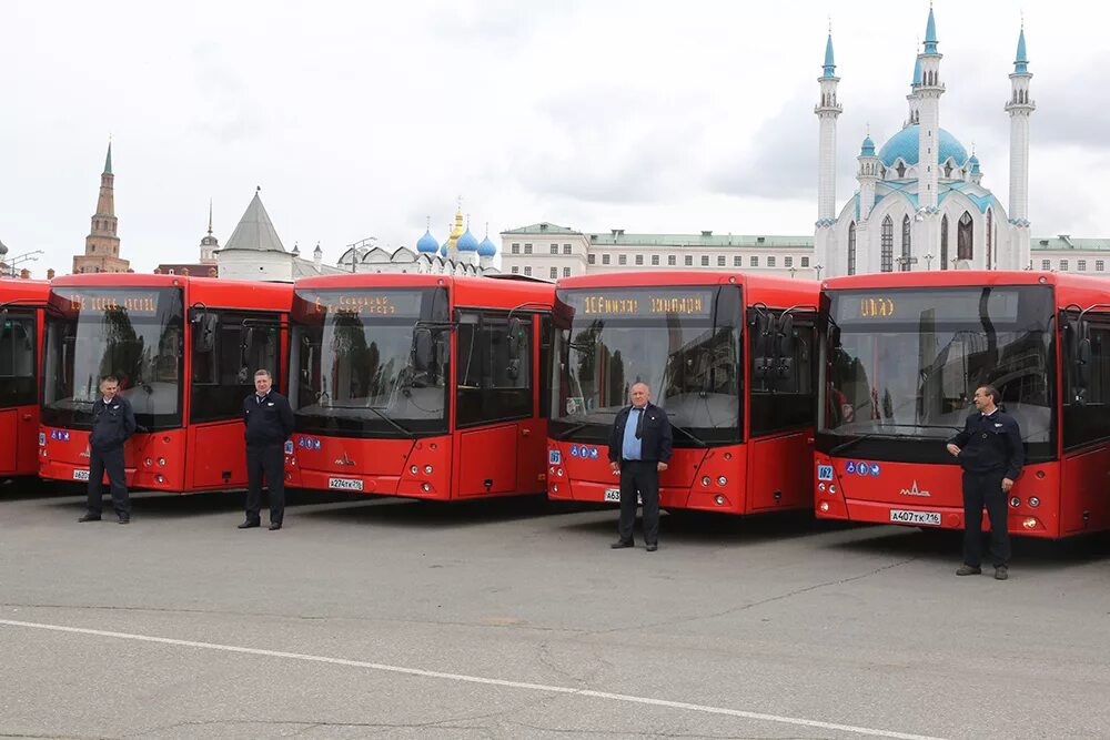 Автобусы казань отзывы. Автобус Казань ПАТП 2. Автобусы городские МАЗ Казань. Красный автобус. Казанский красный автобус.