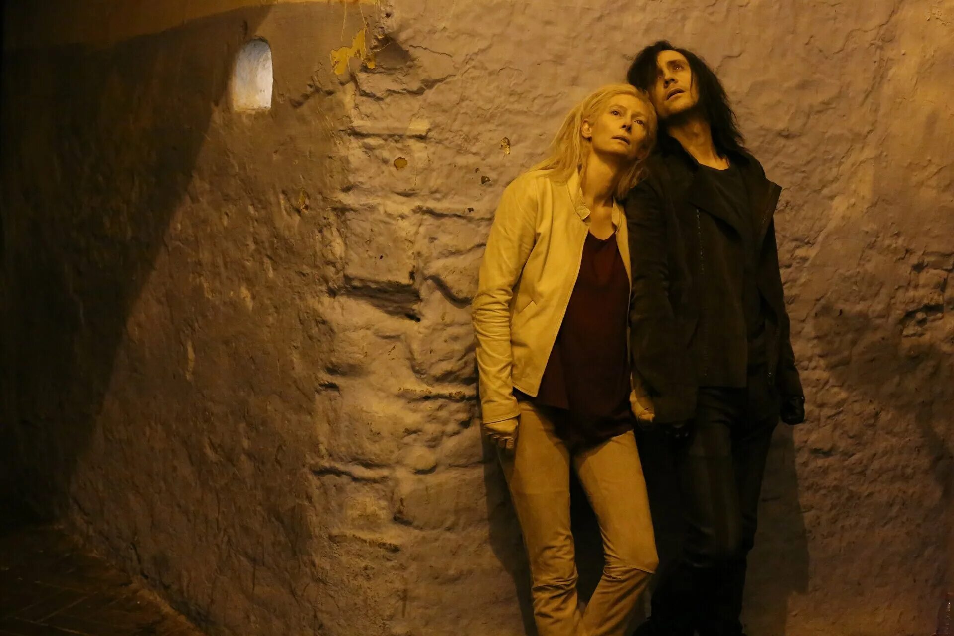 Tom hiddleston «выживут только любовники». джим джармуш и тильда суинтон. тильда суинтон only lovers left alive. адам выживут только. тильда суинтон only lovers left alive.