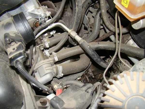 Патрубки на печку под капотом расположение 2114 Заменил кран отопителя. Lada 21093, 1,5 л, 1995 года своими руками DRIVE2