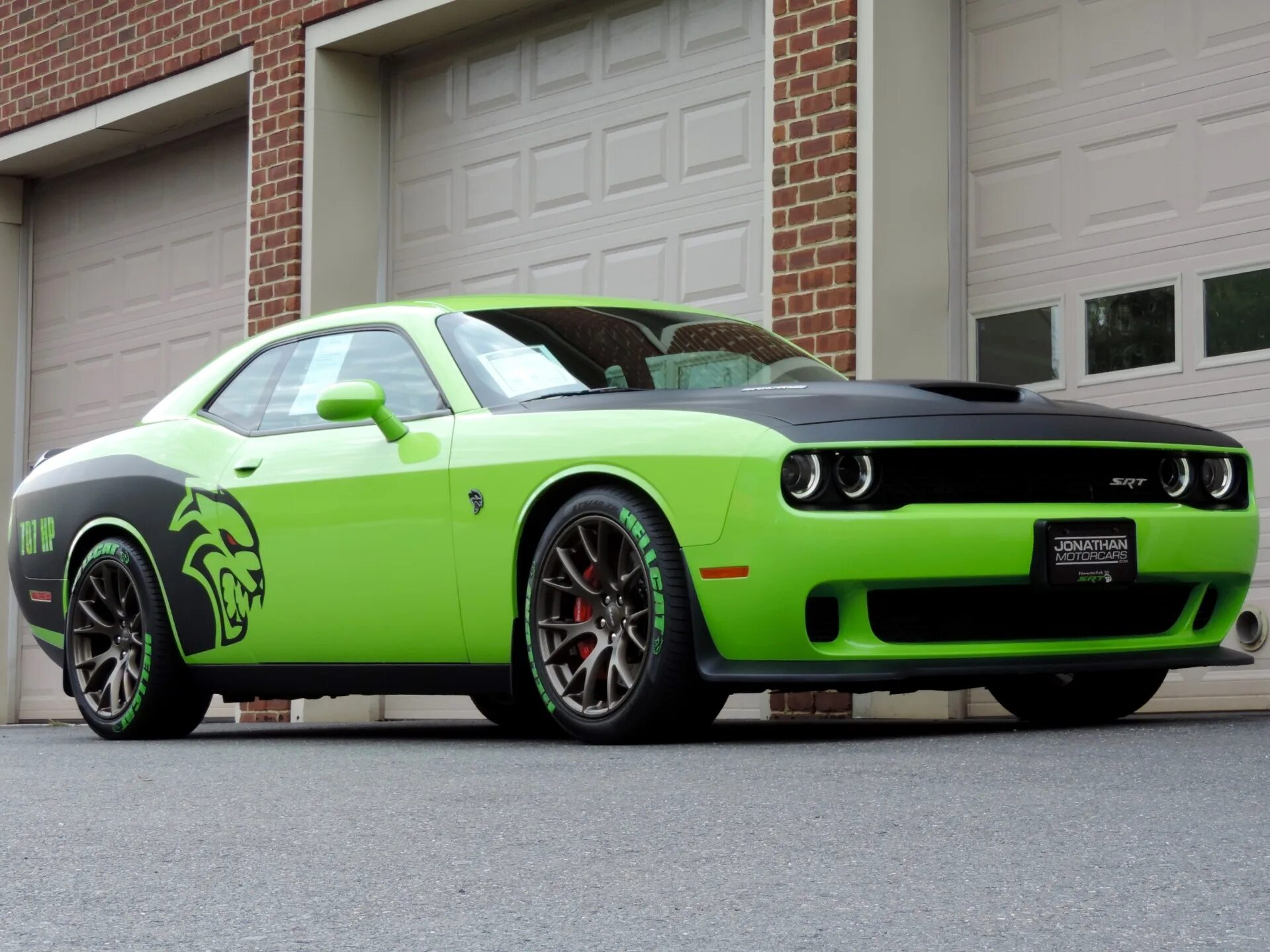 Вес челленджера. Додж Челленджер Хеллкэт. Dodge Challenger srt Hellcat. Dodge Challenger srt 6.4. Dodge Challenger Hellcat.