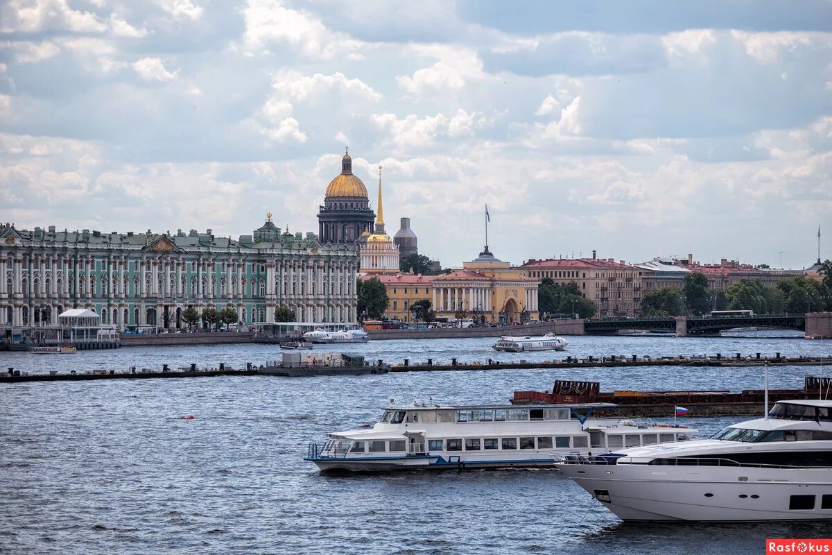 невский простор logo. лето в питере 2023. питер лето облака. ширина невы. невские просторы.