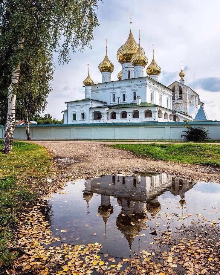 Углич фото города достопримечательности. Воскресенский монастырь Углич. Воскресенский монастырь зима в Угличе. Город Углич Ярославской области.