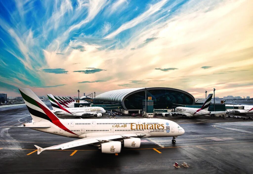 Самолет арабские эмираты. Arabian airlines a380 даниэль. Флай эмиратес самолет. Авиакомпания эмирейтс самолеты. Дубайский самолет.