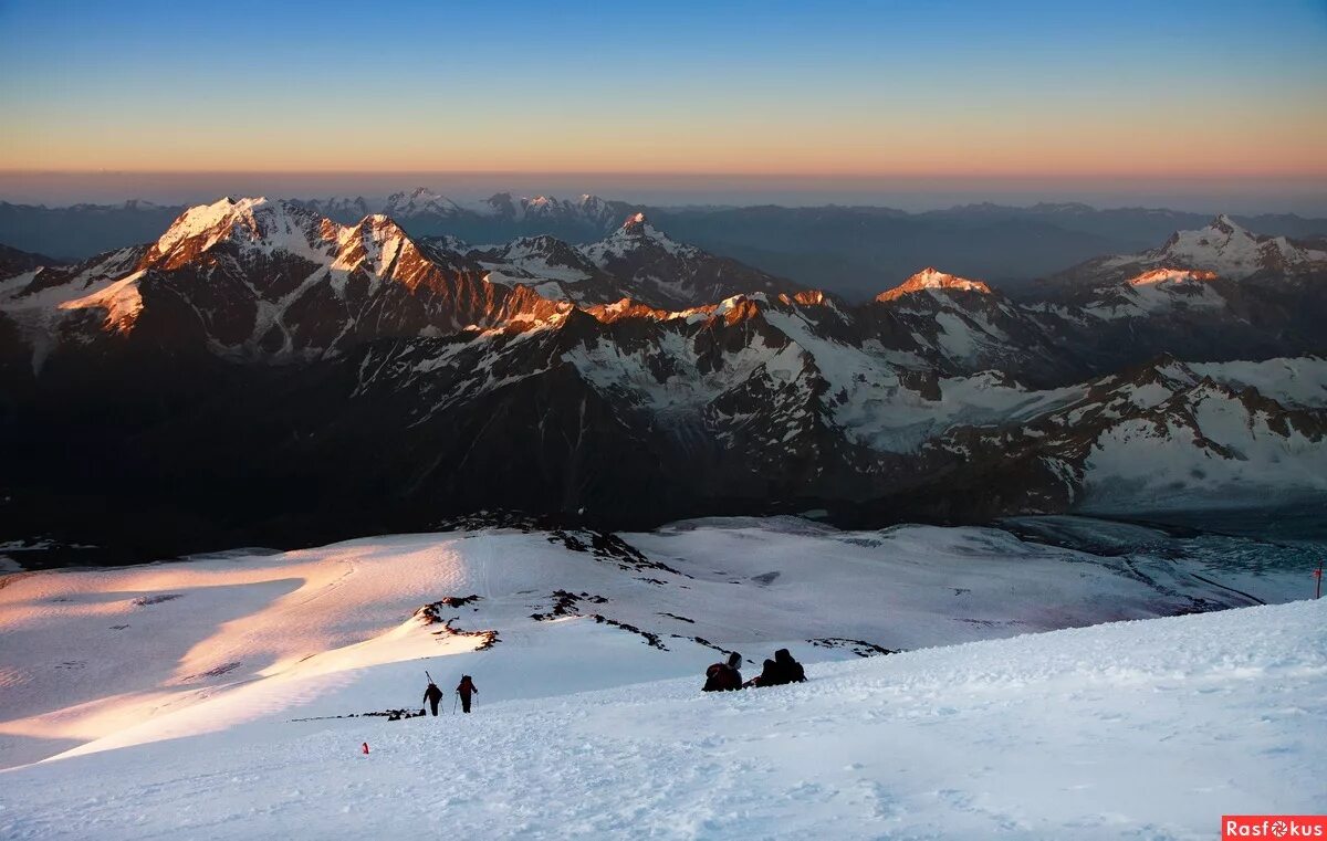 5000 метров над уровнем моря. Эльбрус 5000 метров. Эльбрус высота 5000. Эльбрус на высоте 5000 метров. Восхождение на Эльбрус.