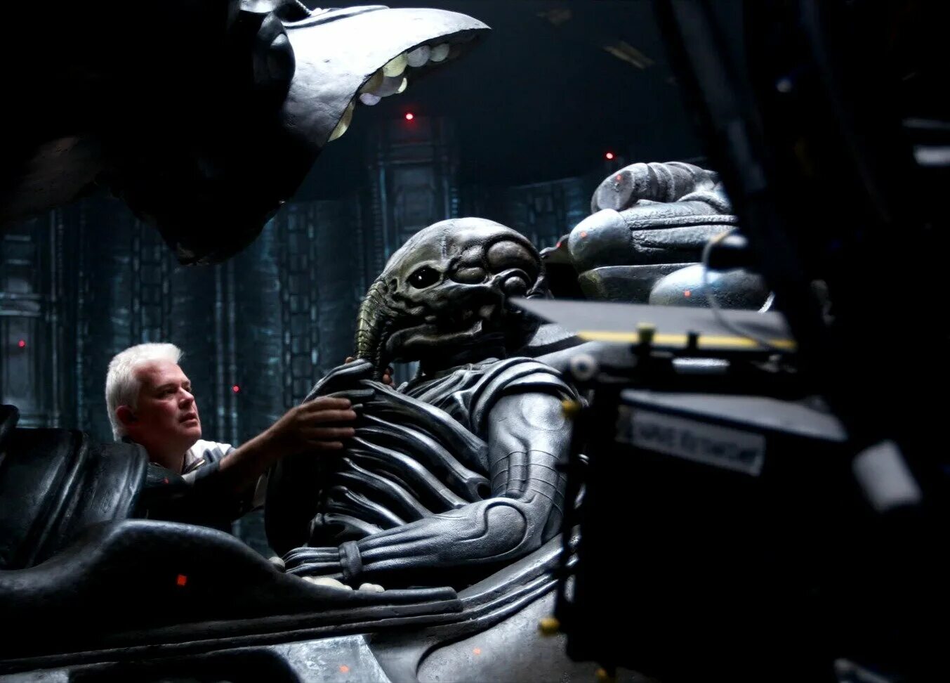 Шарлиз терон прометей. Прометей фильм 2012. Прометей 2012 кадры. Прометей 2012 пришельцы. Прометей кадры.