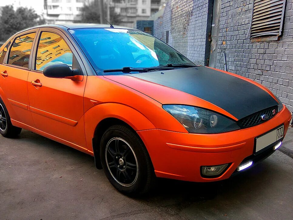 Форд фокус 2004 купить. Ford Focus 1. Ford Focus 2 2004 2.0. Форд фокус 1 седан. Форд фокус 2 седан оранжевый.