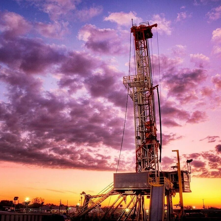 Газовая вышка. Фотообои вышка. Нефть вышка. Традиционная энергетика. Газовая буровая вышка.