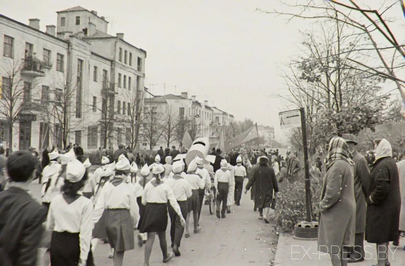 Демонстрация 7 ноября. Демонстрация 7 ноября в СССР. Советский праздник 7 ноября. Празднование 7 ноября в СССР. Советский союз 7 ноября