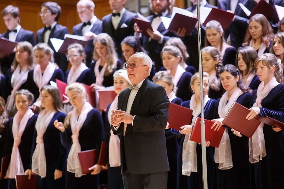 Бдх имени виктора попова. Жанры хорового пения. Мантии для хора. Хор московского сретенского монастыря. Хор московского сретенского монастыря концерт.