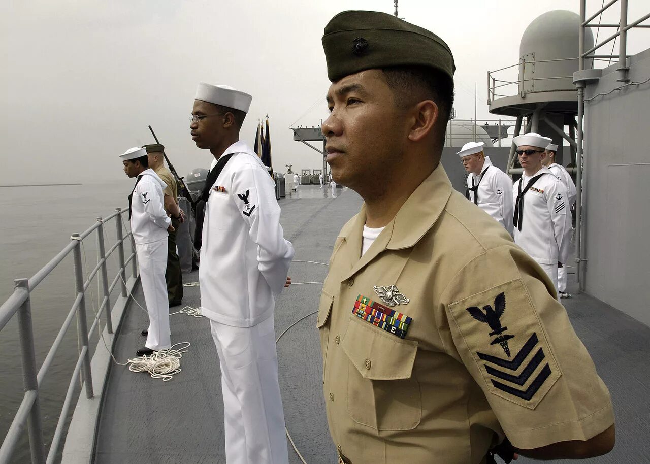 Офицер военно морского флота. Морская пехота ВМС США. Матросы ВМС США. Форма ВМС США. USMC Dress Blue-морские пехотинцы.