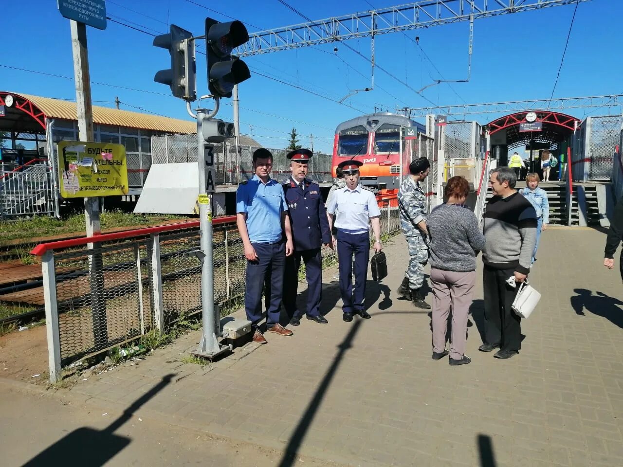 Школьники на железной дороге. Проведение рейда на железной дороге. Рейд на железной дороге Королев.