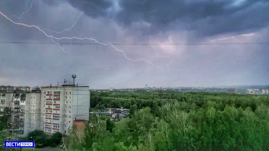 Штормовое предупреждение ветер. Гроза в Москве. Сильная гроза. Гроза района. Ветер 16 м